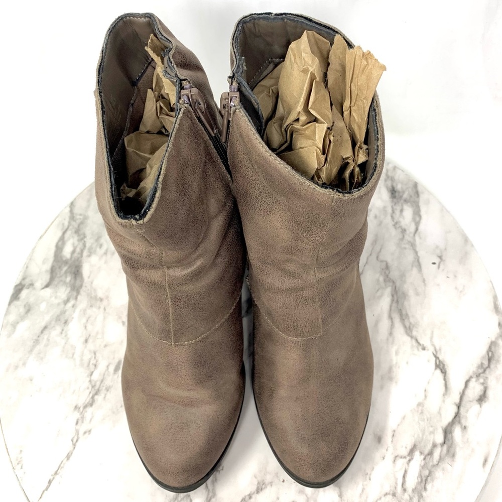 Fergalicious Trina Corset Lace Spat Heeled Booties 7.5 Bohemian Western Neutral - Picture 6 of 16